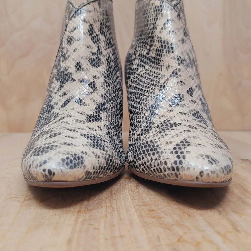Seychelles Women's Ankle Boots Size 7.5 M Leather Snake Print Casual Dress Shoes
